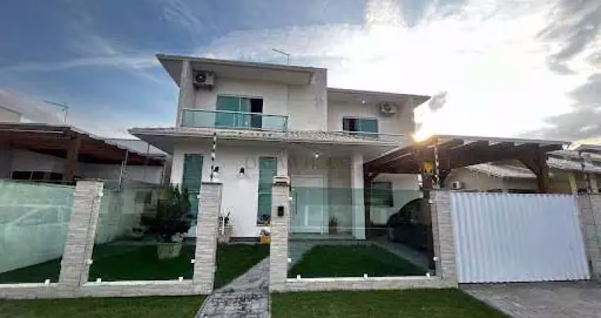 Casa à venda em tijucas, centro, com 3 quartos, 151m²