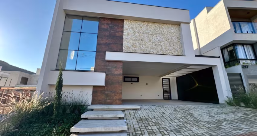 Casa Exclusiva no Condomínio Estrela Alta – Luxo, Conforto e Vista Privilegiada!