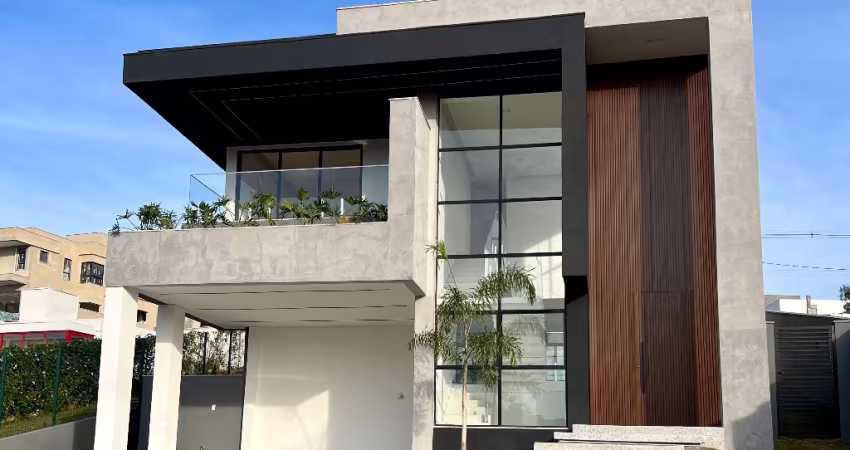 Excelente Casa à Venda no Condomínio Alphaville – 4 Quartos, 3 Suítes, Piscina e Vista Privilegiada!