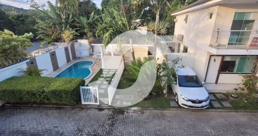 CASA EM CONDOMINIO COM LAZER E PRÓXIMO A TODOS OS COMÉRCIOS DA REGIÃO COM 2 QUARTROS   E 1 VAGA