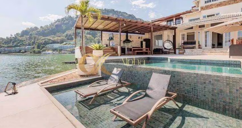 Casa com 7 quartos (sendo 5 suítes) e vista mar em Angra dos Reis - RJ.