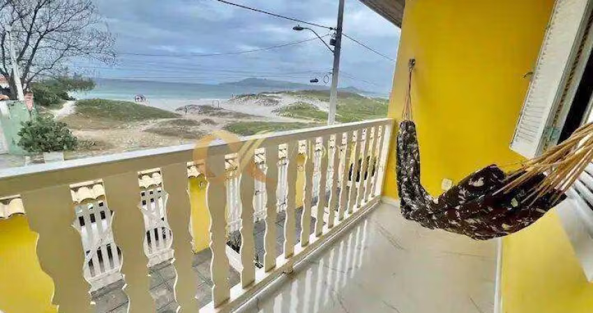 Duplex pé na areia com 2 quartos no Foguete, Cabo Frio - RJ.