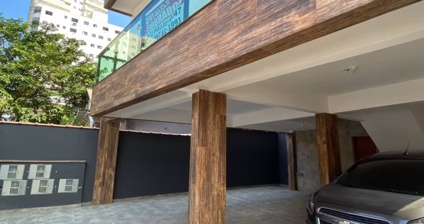 Sobrado de condomínio perto da praia