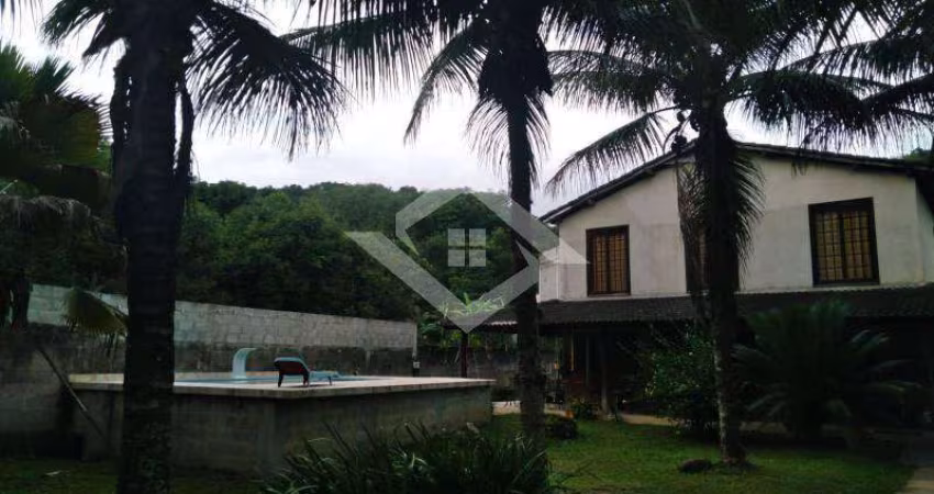 Casa de 5 Quartos (1 Suíte) em Terreno com 1570 M², Rgi. Ilha De Guaratiba