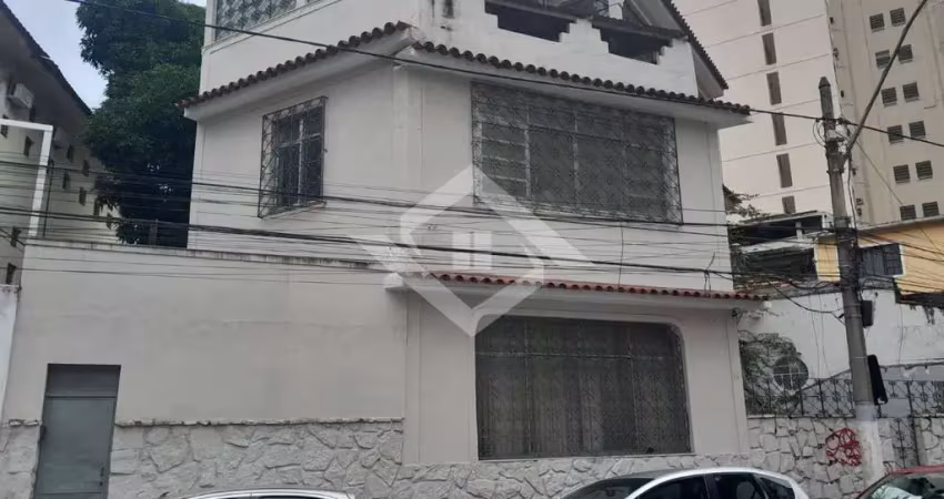 Casarão de 3 Andares: Venda ou Locação; Amplo, Funcional e Bem Localizado
