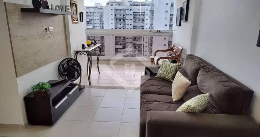 Apartamento Mobiliado com Varandão e 3 Quartos – Rua Queiroz Junior, 19