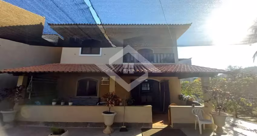 Casa dúplex na pedra de Guarariba