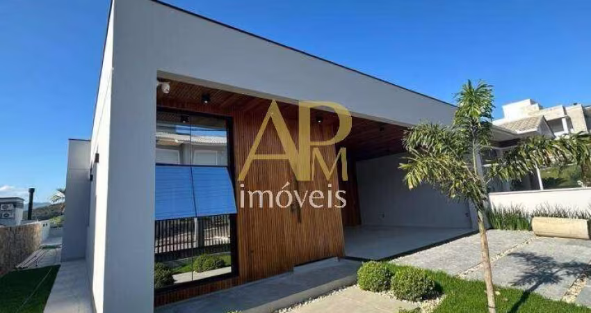 Casa de Alto Padrão c/ Piscina à venda, de 03 dorm. na Pedra Branca