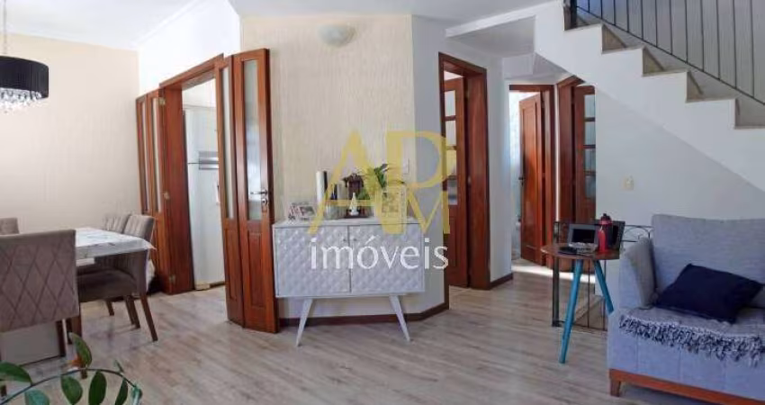 Casa Triplex c/ 04 dorm. e dependência no Bairro Estreito em Florianópolis!
