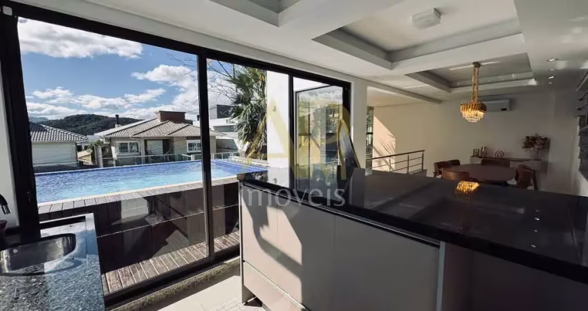 Casa alto padrão semimobiliada à venda com 3 suítes e piscina/ pedra branca