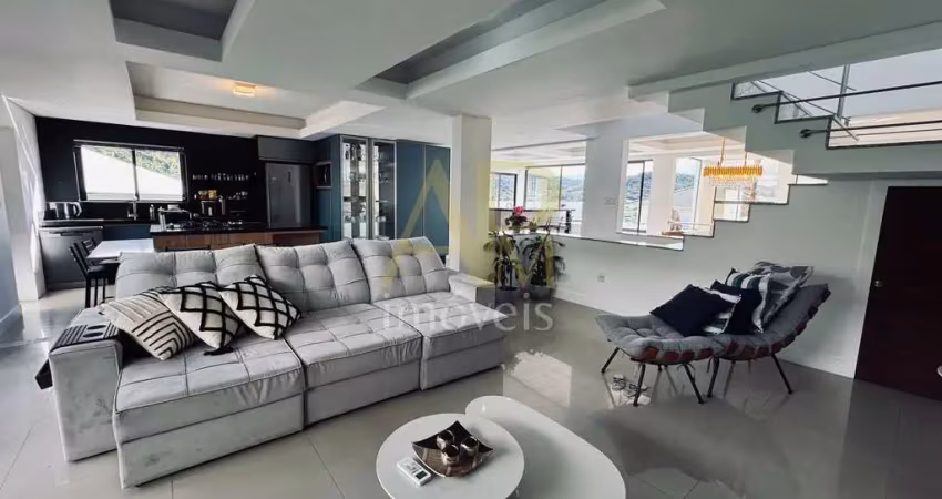 Casa alto padrão semimobiliada à venda com 3 suítes e piscina/ pedra branca