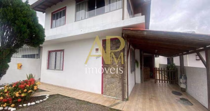 Casa à Venda com 05 dormitórios sendo 03 suítes em São José.