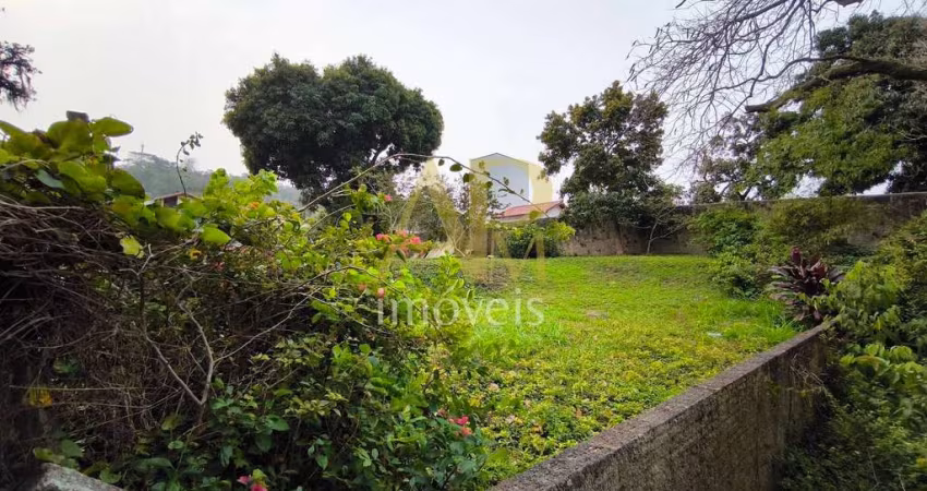 Terreno è venda a 25m do mar, no Centro de São José - 237m²