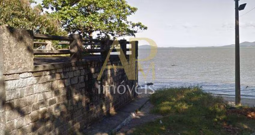 Terreno è venda na beira da praia do Centro de São José - 600m²