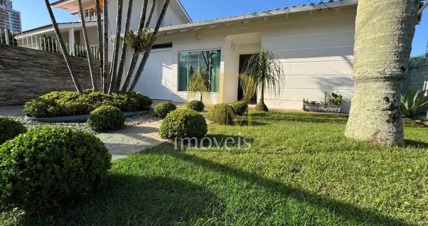 Casa à venda com 4 dorm (1 suíte), piscina e financia - Centro/ Palhoça