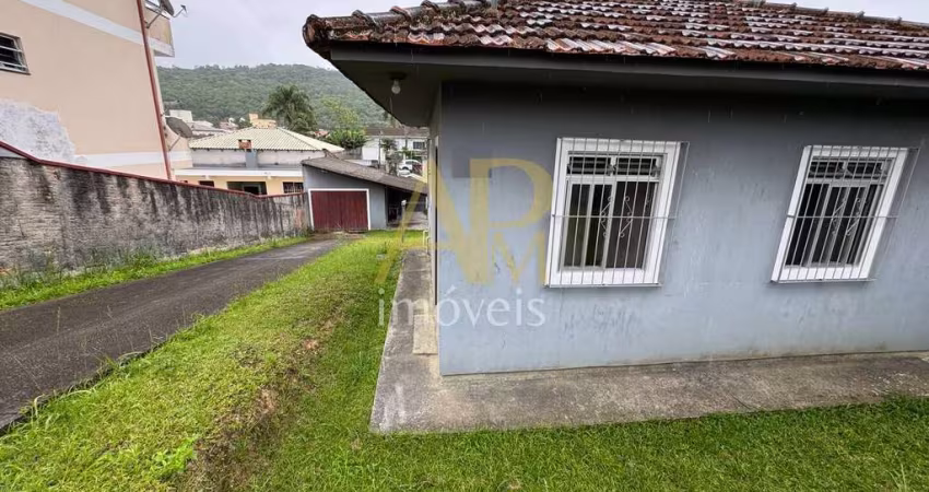 Casa à venda com 2 dormitórios, laje e sozinha no terreno - Jardim Janaina