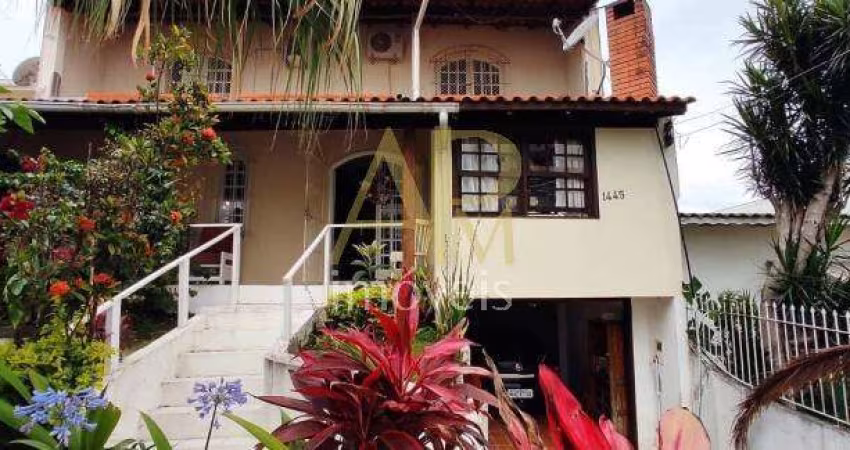# Casa com 5 quartos e 254m2 em Barreiros - São José/SC