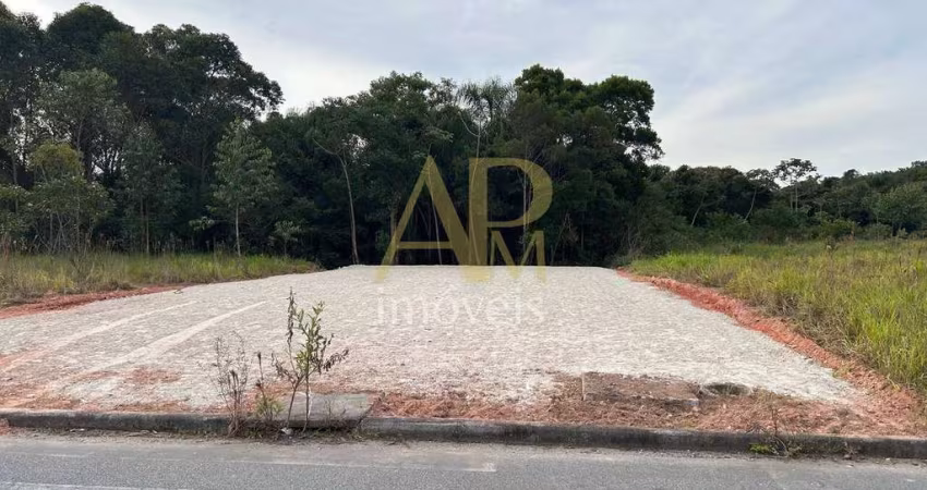 Sobrado em fase inicial à venda na Nova SJ: 2 suítes e área fundos