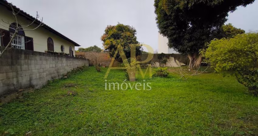 Terreno à venda a 70m do mar, no Centro de São José - 260m²