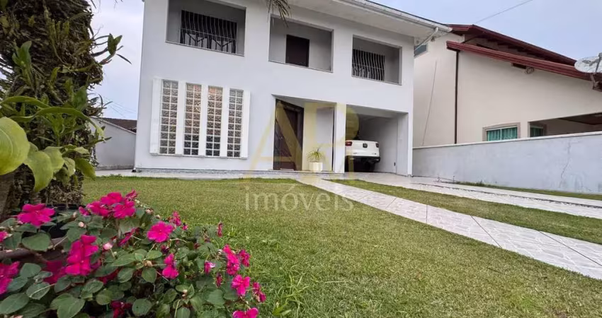 Casa à venda: 3 dorm (1 com closet), amplo terreno na praia joão rosa