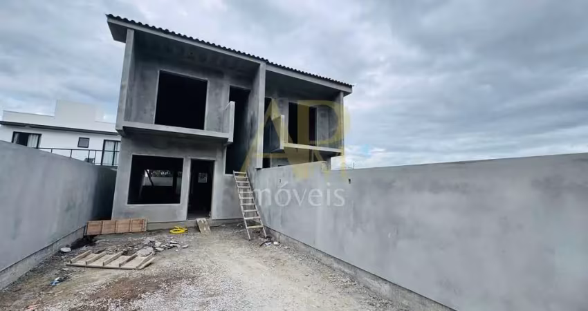 Sobrado à venda: 2 suítes, passagem e área fundos em forquilhas- são josé