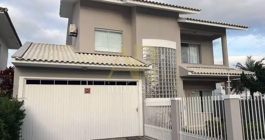 Casa a venda: 3 quartos (1 suíte) , com piscina no centro da palhoça