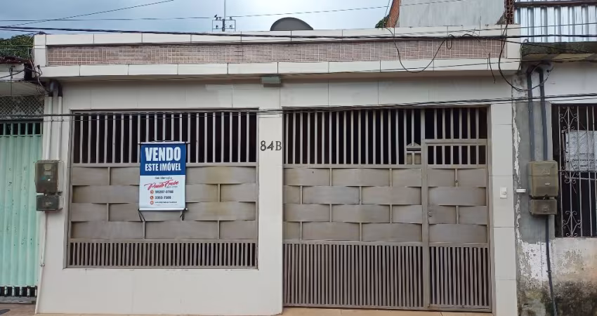 Casa 04 Quartos s/um suíte
