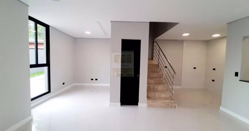 Sobrado para Venda em Curitiba, Uberaba, 3 dormitórios, 2 suítes, 3 banheiros, 2 vagas