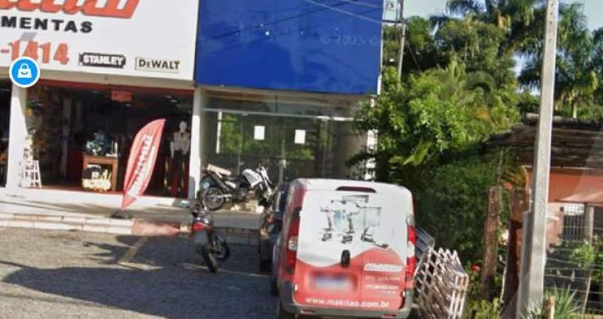 Loja comercial para locação em Lauro de Freitas com mezanino na Estrada do Côco próximo Hospital Aeroporto  no Centro comercial casa de Vinícius