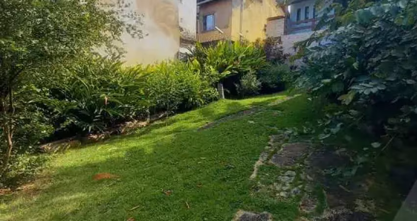 Terreno com mais de 100m leve aclive próximo clube assalba e rua da ilha próximo a tudo em itapuã murado e com portão