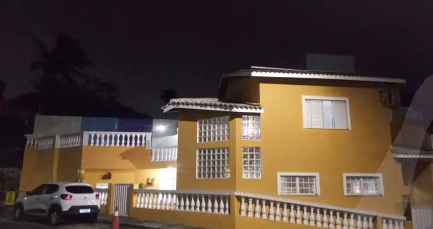 Casa com 4 quartos e 2 suítes 2 banheiros 2 vagas piscina privativa em condomínio fechado com infraestrurura em são cristóvão perto shopping
