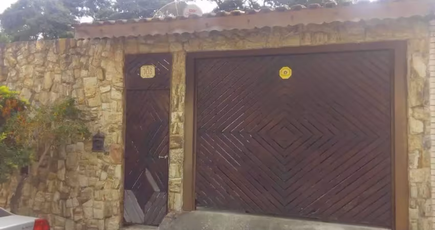 Casa com piscina e duas vagas reformada e com armarios na cozinha prox ao covabra jundiai, sp