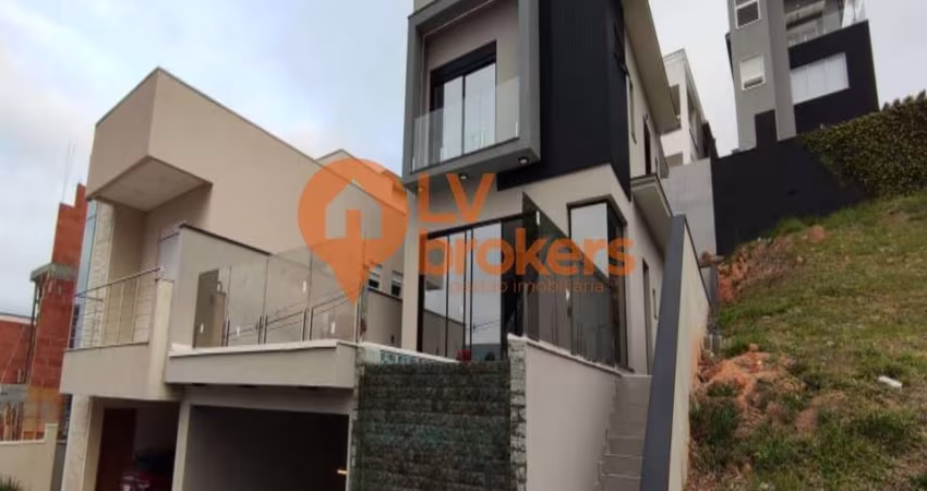 Casa de alto padrão em condomínio de luxo em Aruã, Mogi das Cruzes - SP: 3 quartos, 3 suítes, 2 salas, 5 banheiros, 4 vagas de garagem e 247m² de área.