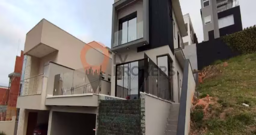 Casa de alto padrão em condomínio de luxo em aruã, mogi das cruzes - sp: 3 quartos, 3 suítes, 2 salas, 5 banheiros, 4 vagas de garagem e 247m² de área.
