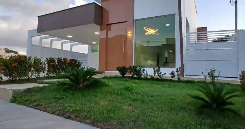 Linda casa na ponta negra com  piscina em condominio fechado