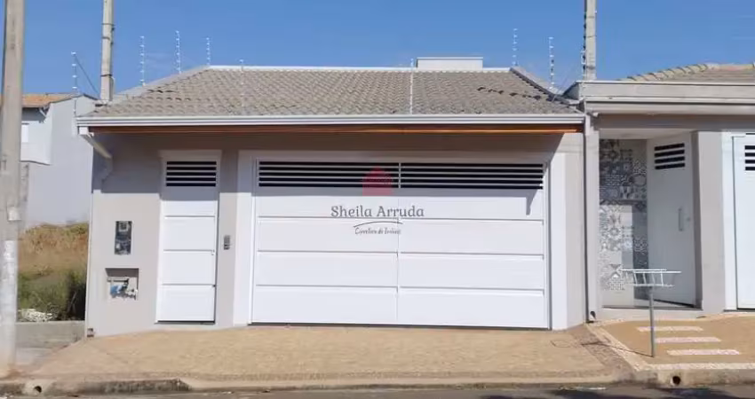 Casa NOVA a venda com 3 quartos, sendo 1 suíte, gourmet com churrasqueira e ótima localização, em Á