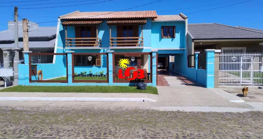Belo sobrado há apenas 100 metros do mar!!