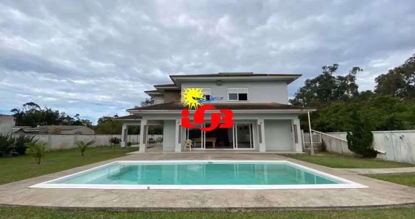 Casa com barranca para o Rio Camarão!
