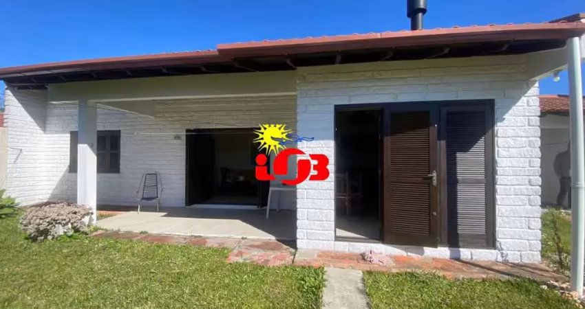 Imóvel no centro de imbé com amplo espaço de terreno!