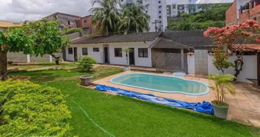 Casa em condomínio fechado com 4 quartos para alugar no Federação, Salvador 