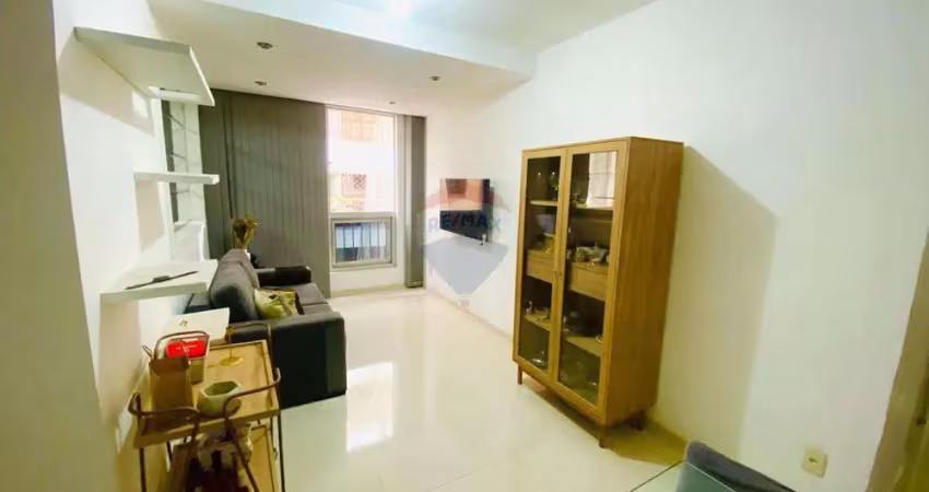 Único - Quarto e Sala com de 58m² primeira quadra da Praia e garagem -  Moderno e Reformado - Icaraí por 400.000,00