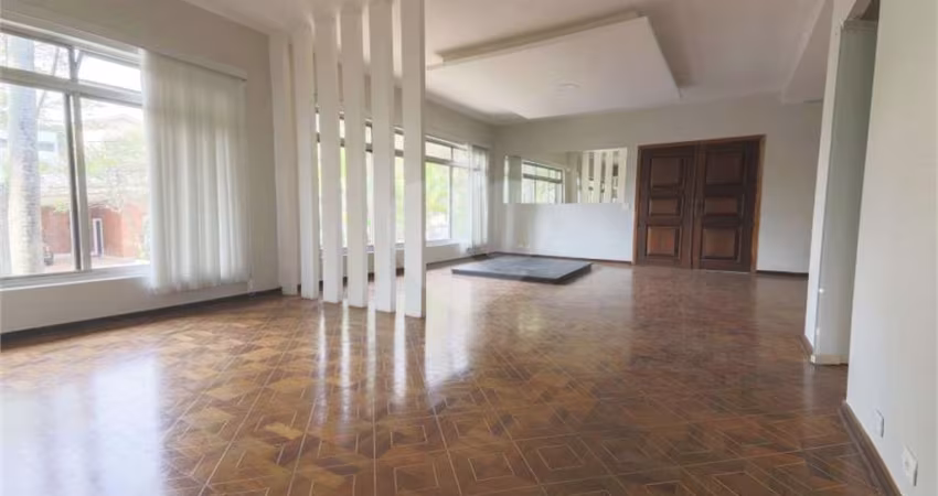 Casa com 4 quartos à venda ou para locação em Caxingui - SP