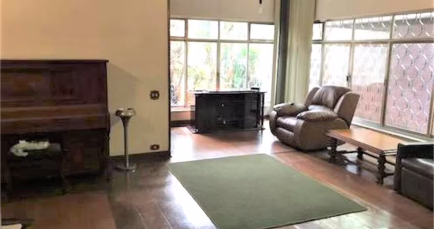 Casa térrea com 3 quartos à venda em Vila Monumento - SP