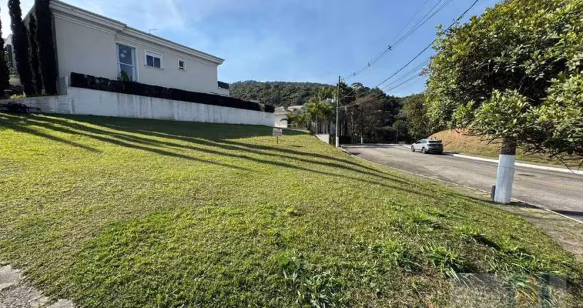 Terreno com leve aclive à venda - 609 m² - alphasitio