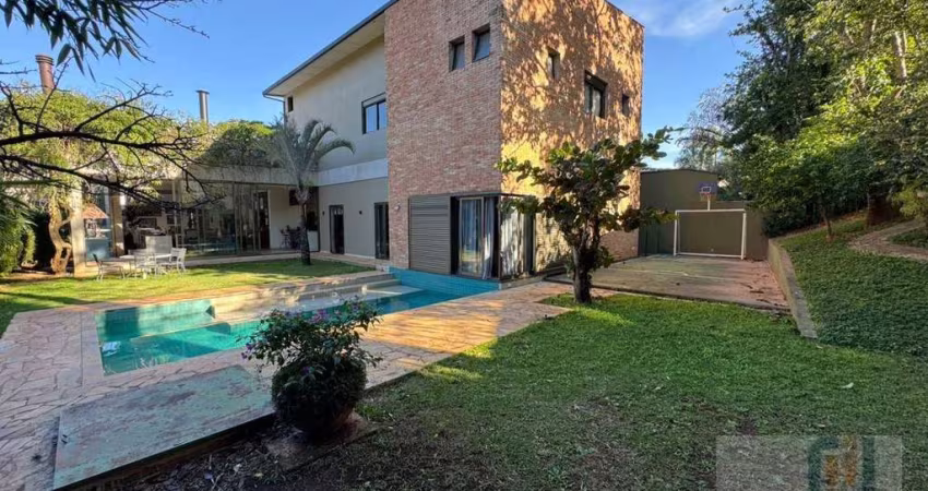 Casa maravilhosa reformada à venda no Alphaville 01