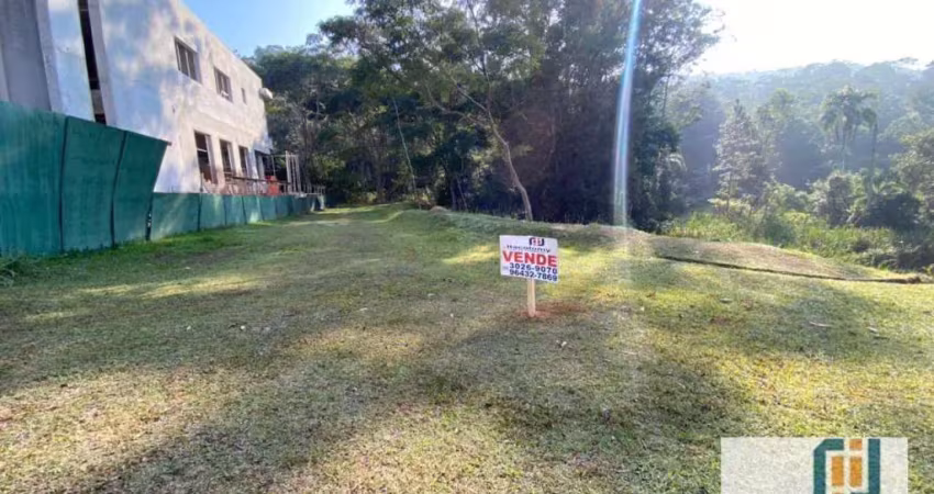 Lote plano com fundo para a mata no residencial alphasitio