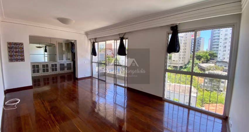 Apartamento 3/4, suíte, varanda, armários, DCE, 2 vagas, no Jardim Apipema