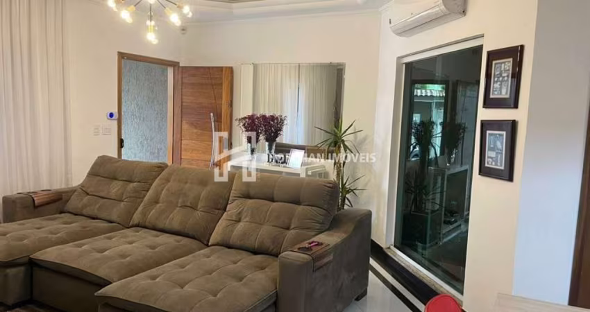 Sobrado com 3 Quartos, 3 Suítes, 2 Vagas à venda - Olímpico