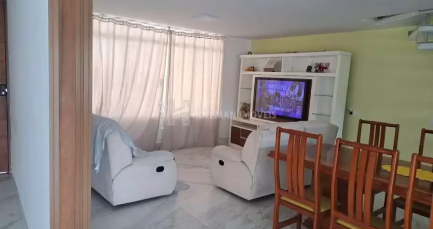 Sobrado à venda com 03 suítes e 03 vagas no bairro Campestre, Santo André
