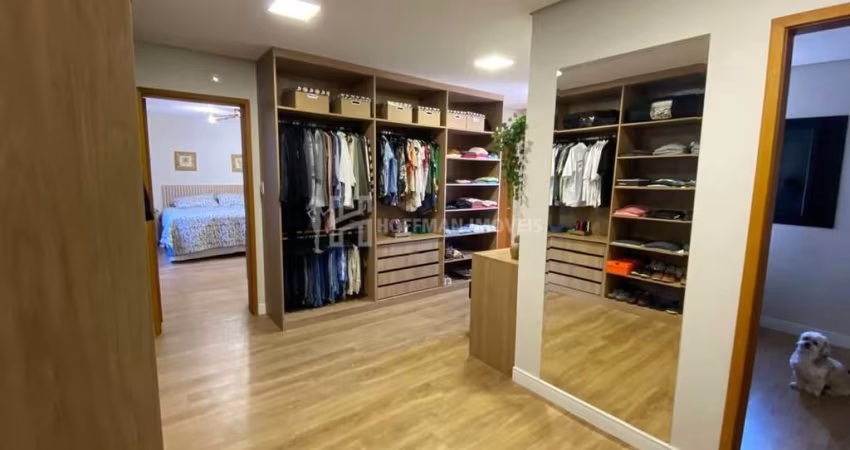Casa ampla com Piscina, churrasqueira, closet!